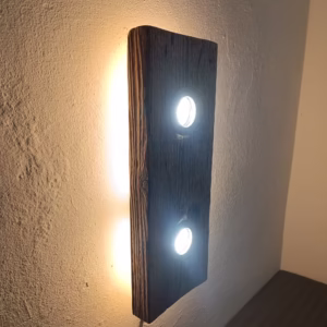 Lampă rustică din lemn "Scândură luminoasă"